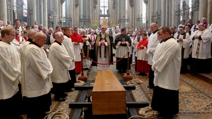 Tod und Trauerfeierlichkeiten von Kardinal Meisner ...